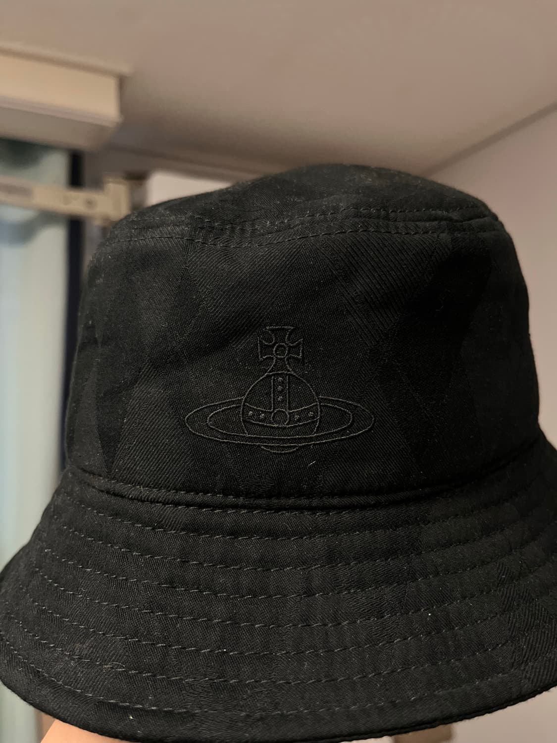 비비안웨스트우드 블랙 버킷햇 상품이미지1