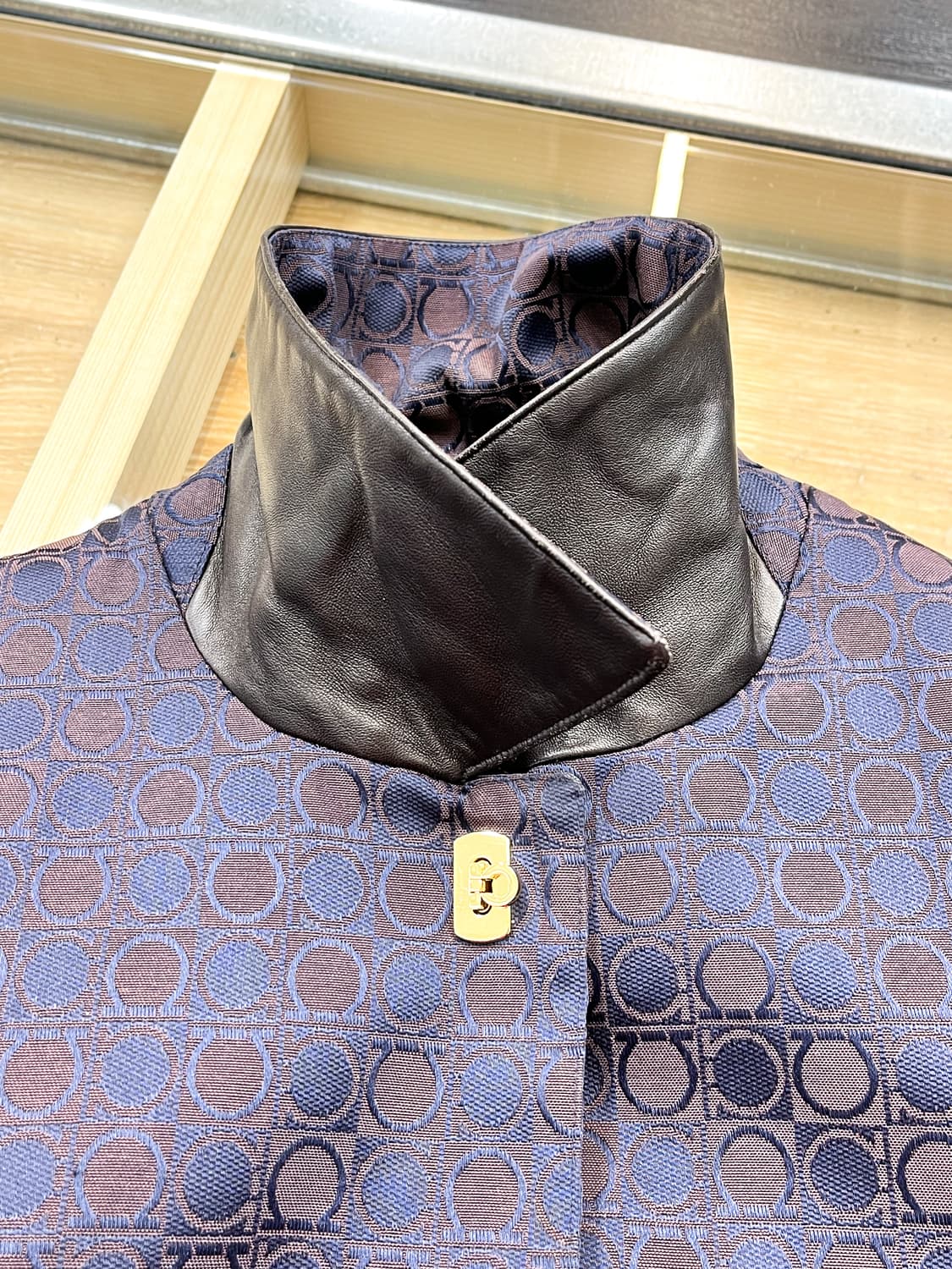 살바토레 페라가모 간치니 모노그램 코트 상품이미지6