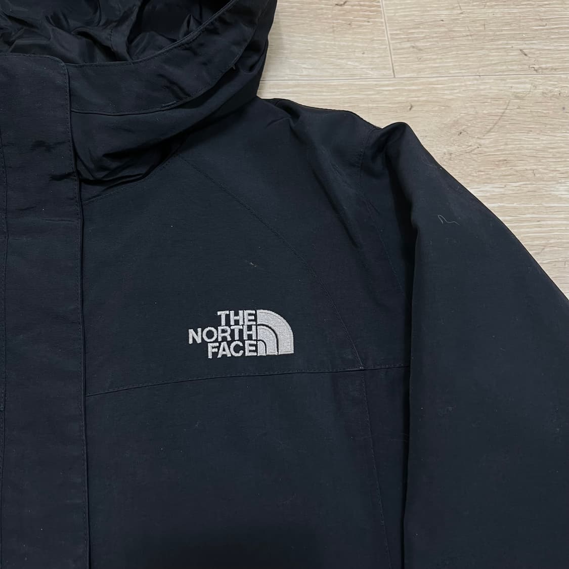 노스페이스 여성 하프돔 로고 바람막이 후드자켓 [블랙] S/90 상품이미지4