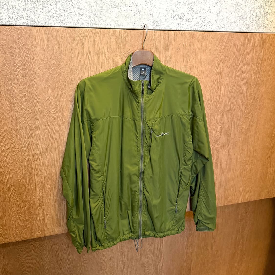 몽벨 바람막이 집업 로고 프린팅 디테일 레귤러핏 그린 상품이미지1
