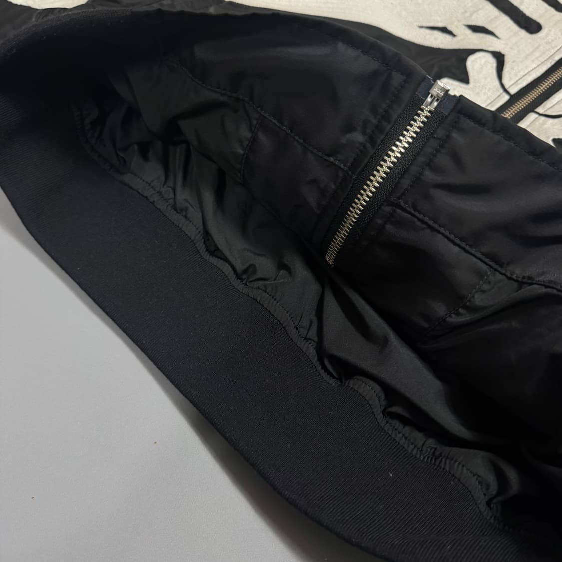 VANSON 2025 collection 블랙컬러 본 자수 나일론 트윌  상품이미지5