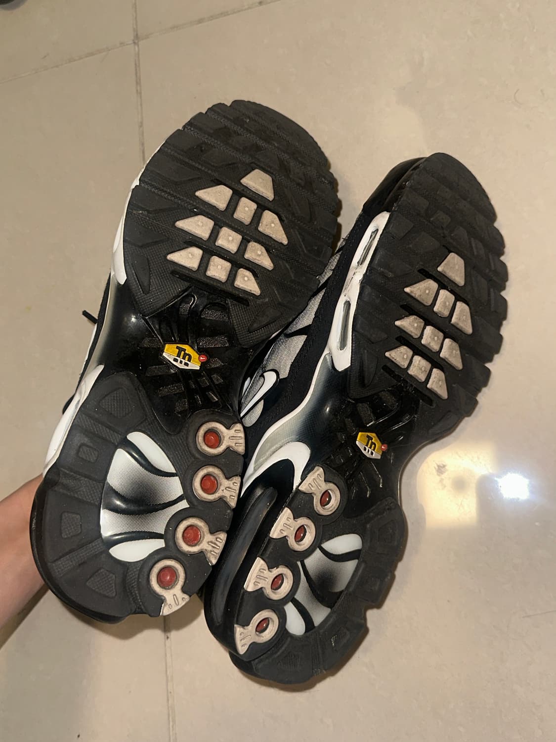 나이키 에어맥스 플러스 프리미엄 블랙 메탈릭 실버 상품이미지6