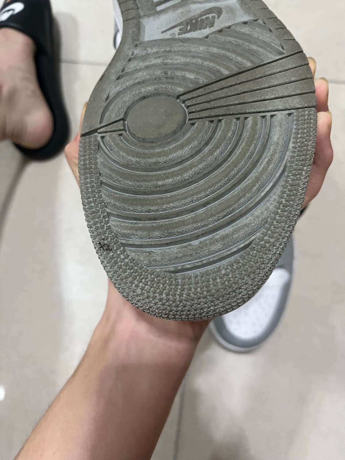 조던1 미드 라이트 스모크 그레이 상품이미지3