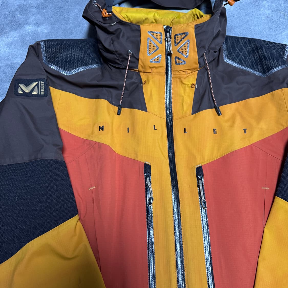 밀레 바람막이 오렌지 블랙 배색 상품이미지3
