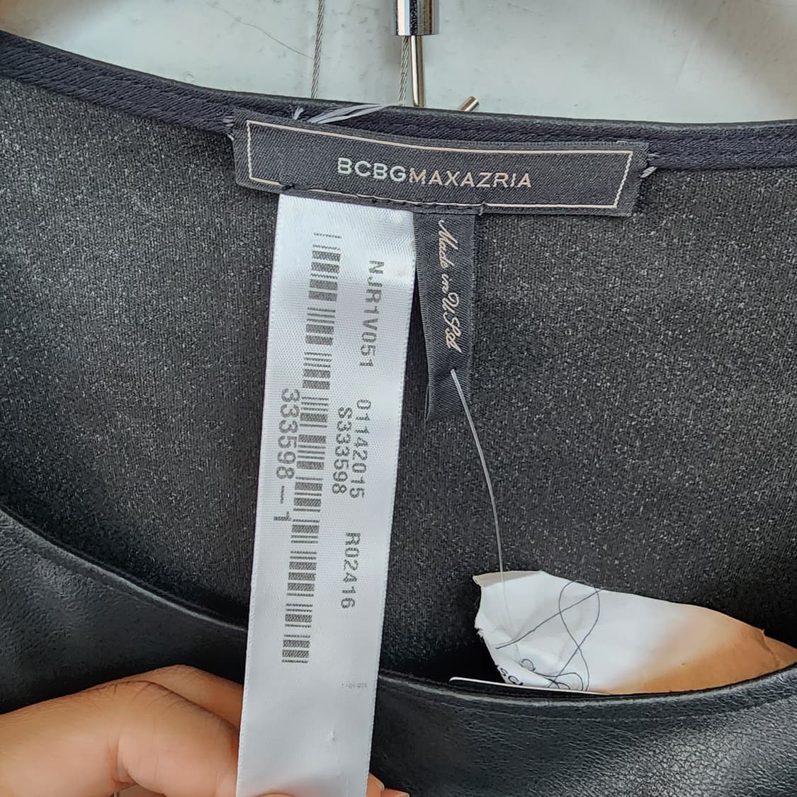 BCBG 가죽 배색 블랙 티셔츠 상품이미지6