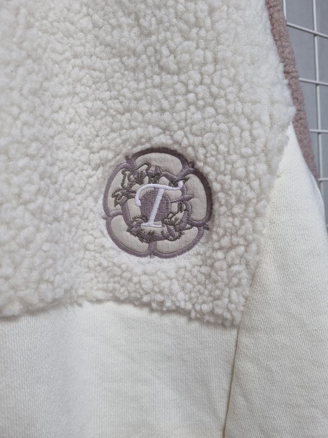 (택포)  써스데이아일랜드 뽀글이 맨투맨 상품이미지3