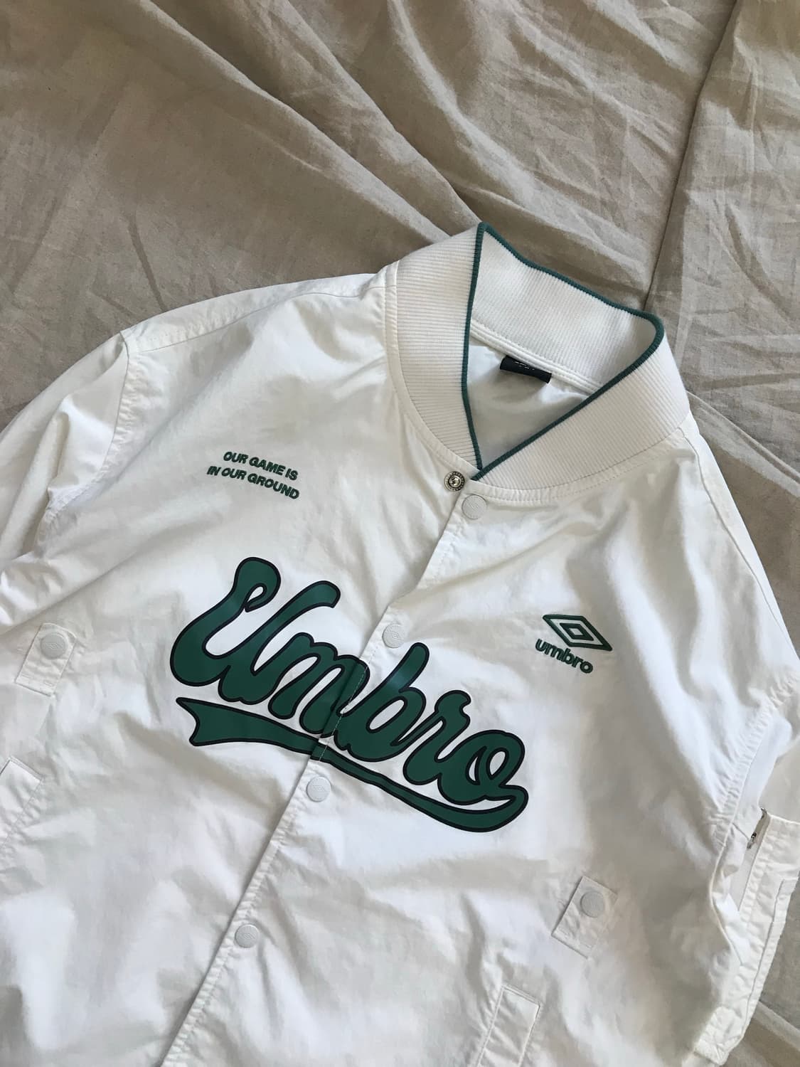 엄브로 중앙 스펠아웃 화이트 나일론 바시티 자켓 상품이미지7