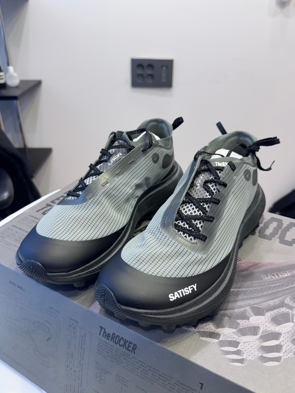 Satisfy 새티스파이 the rocker shadow 280 us10 상품이미지1