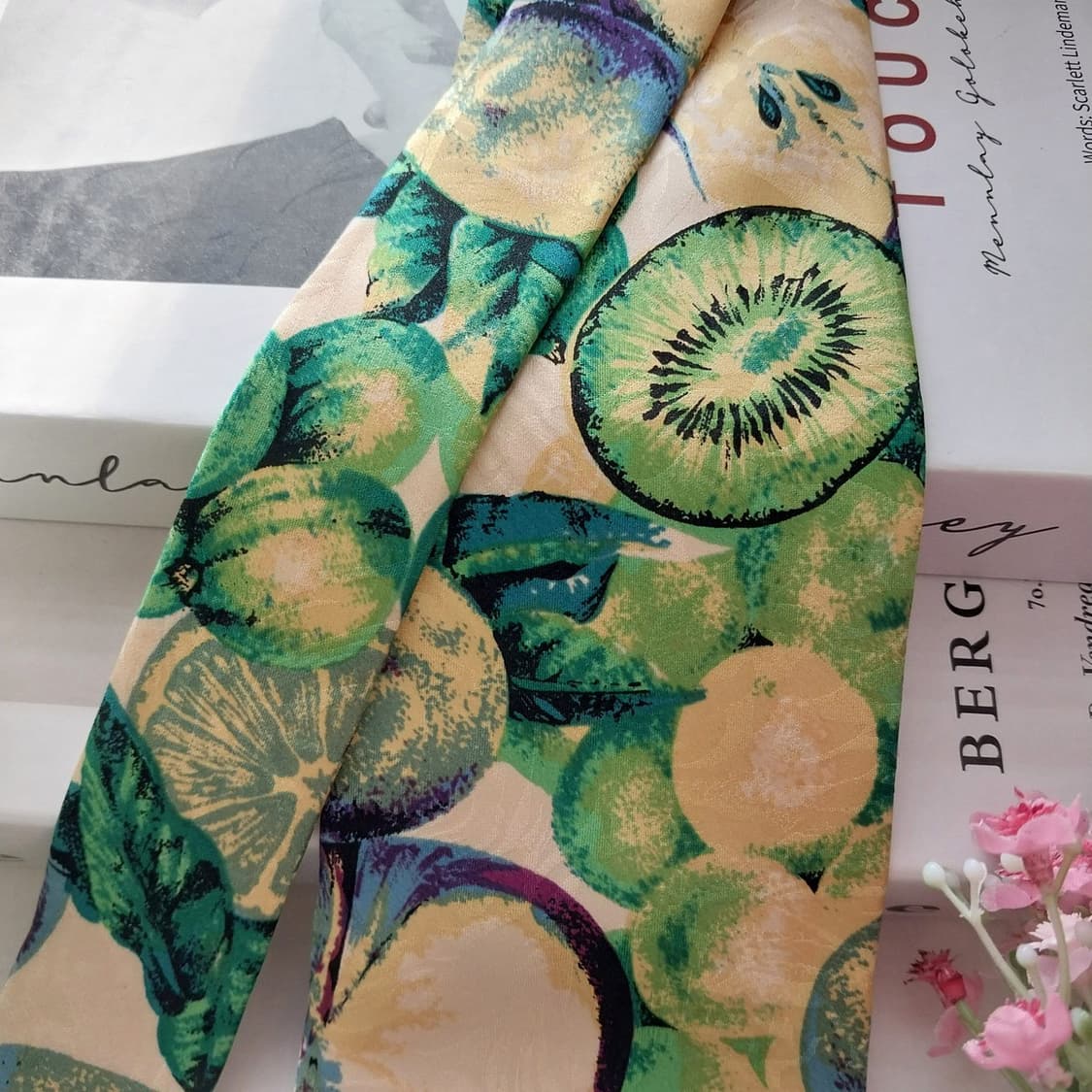 베네통 실크 그린 라임 아트 패턴 넥타이 9.5cm A+등급 K1441
 상품이미지4