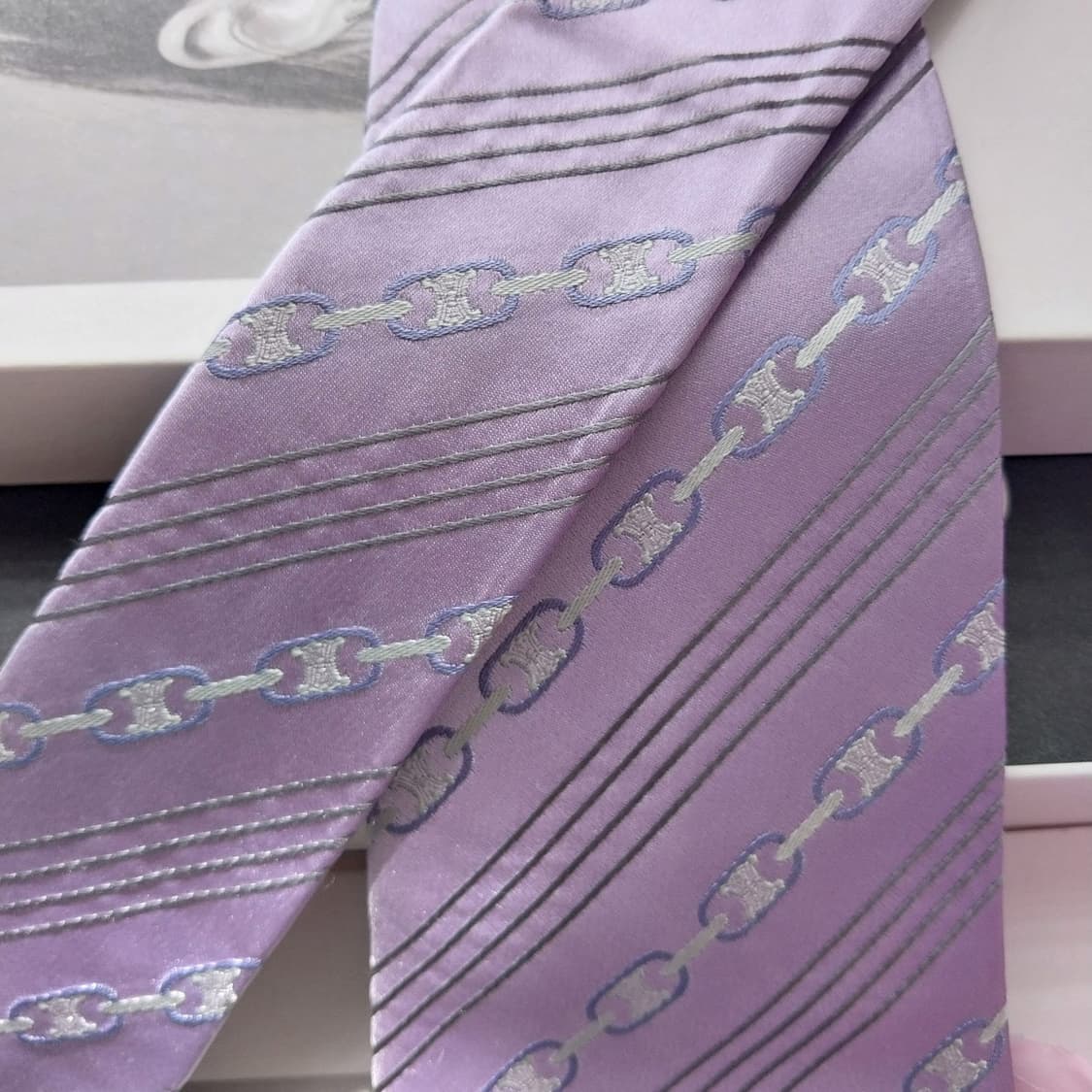 셀린느 실크 연보라 자수 패턴 넥타이 9.1cm A+등급 K2593
 상품이미지3
