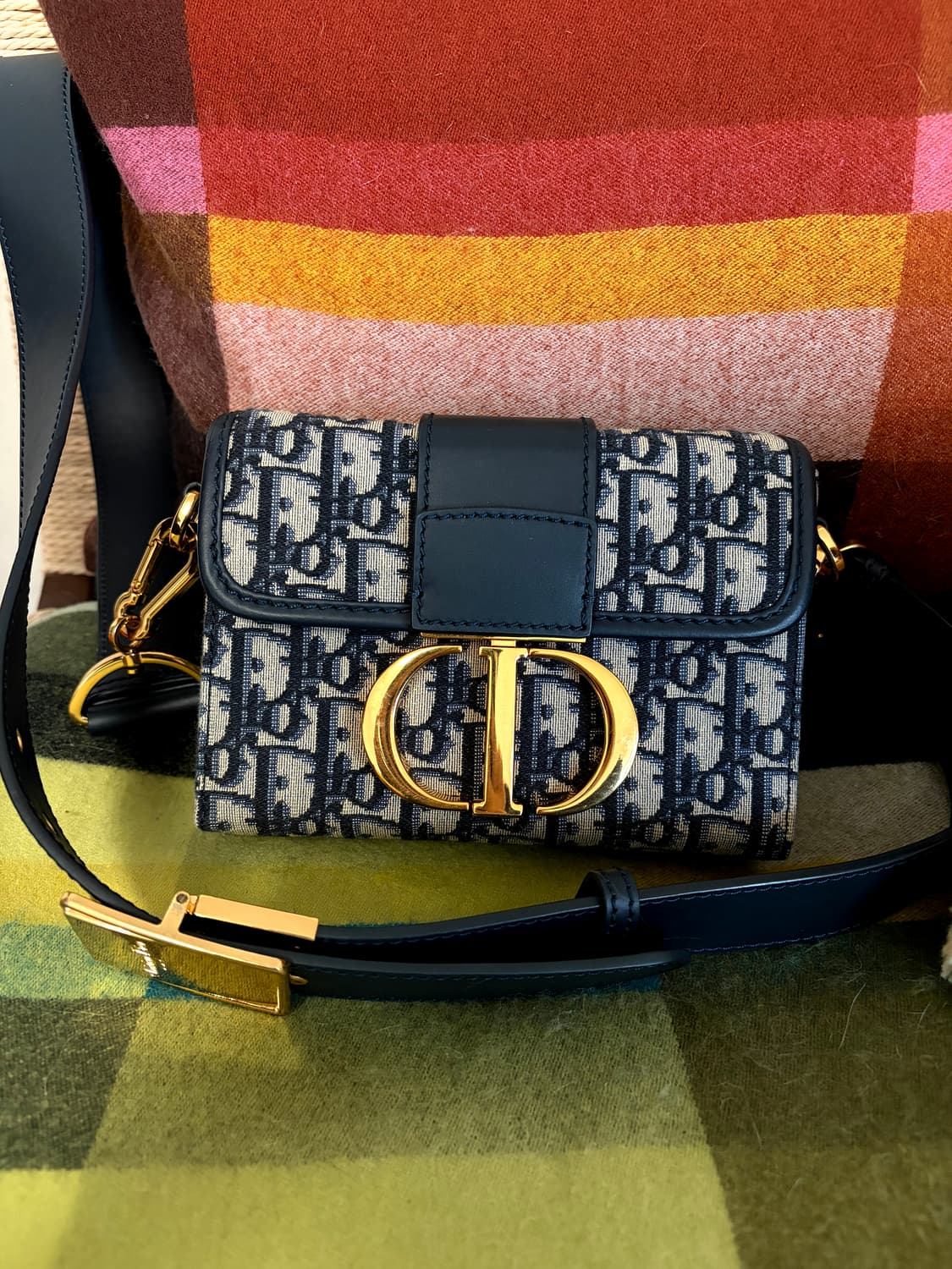 디올 카메라백 상품이미지1