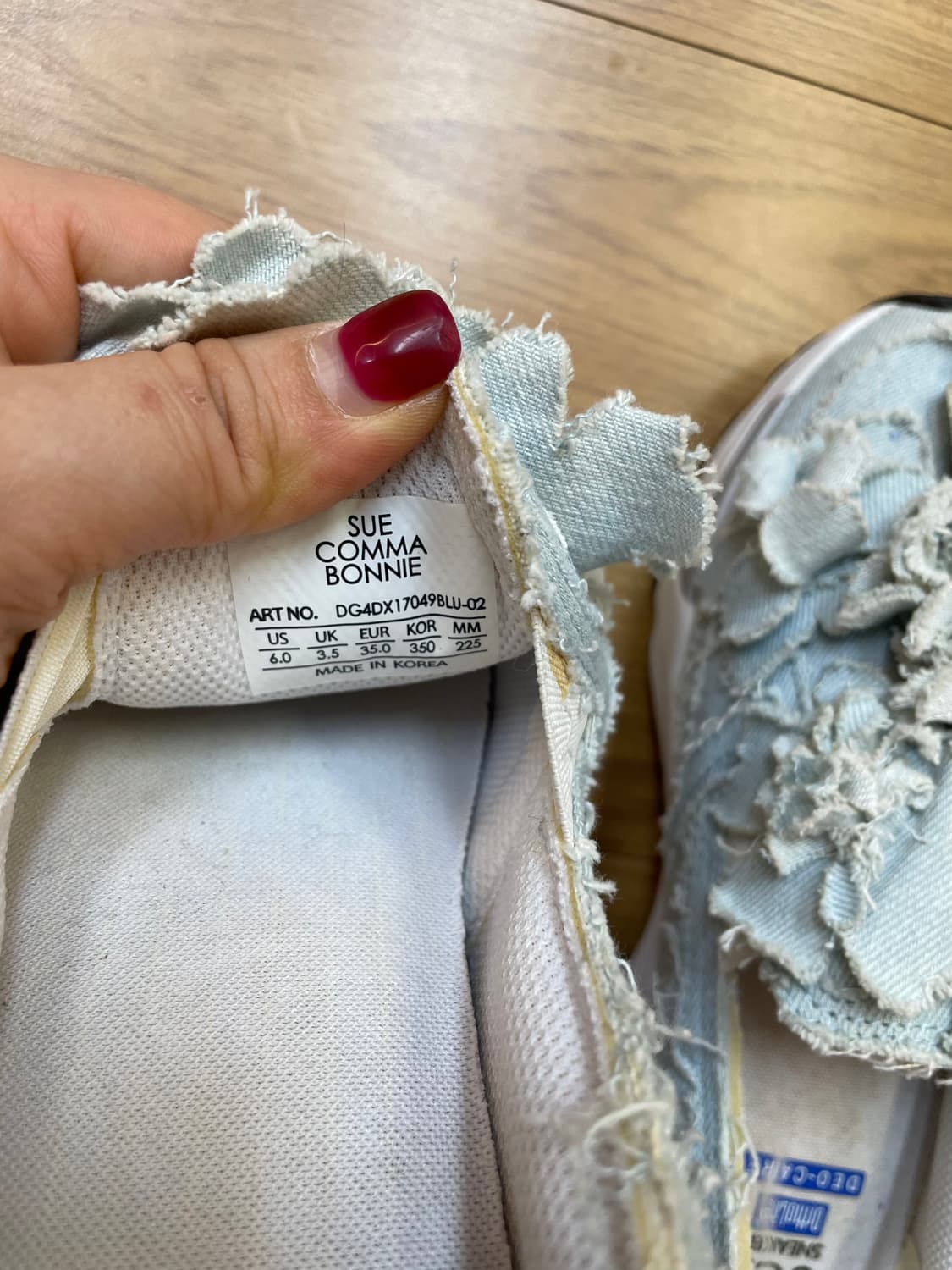 슈콤마보니 플라워 장식 데님 스니커즈입니다
- SCB 스니커즈
- Ort 상품이미지5