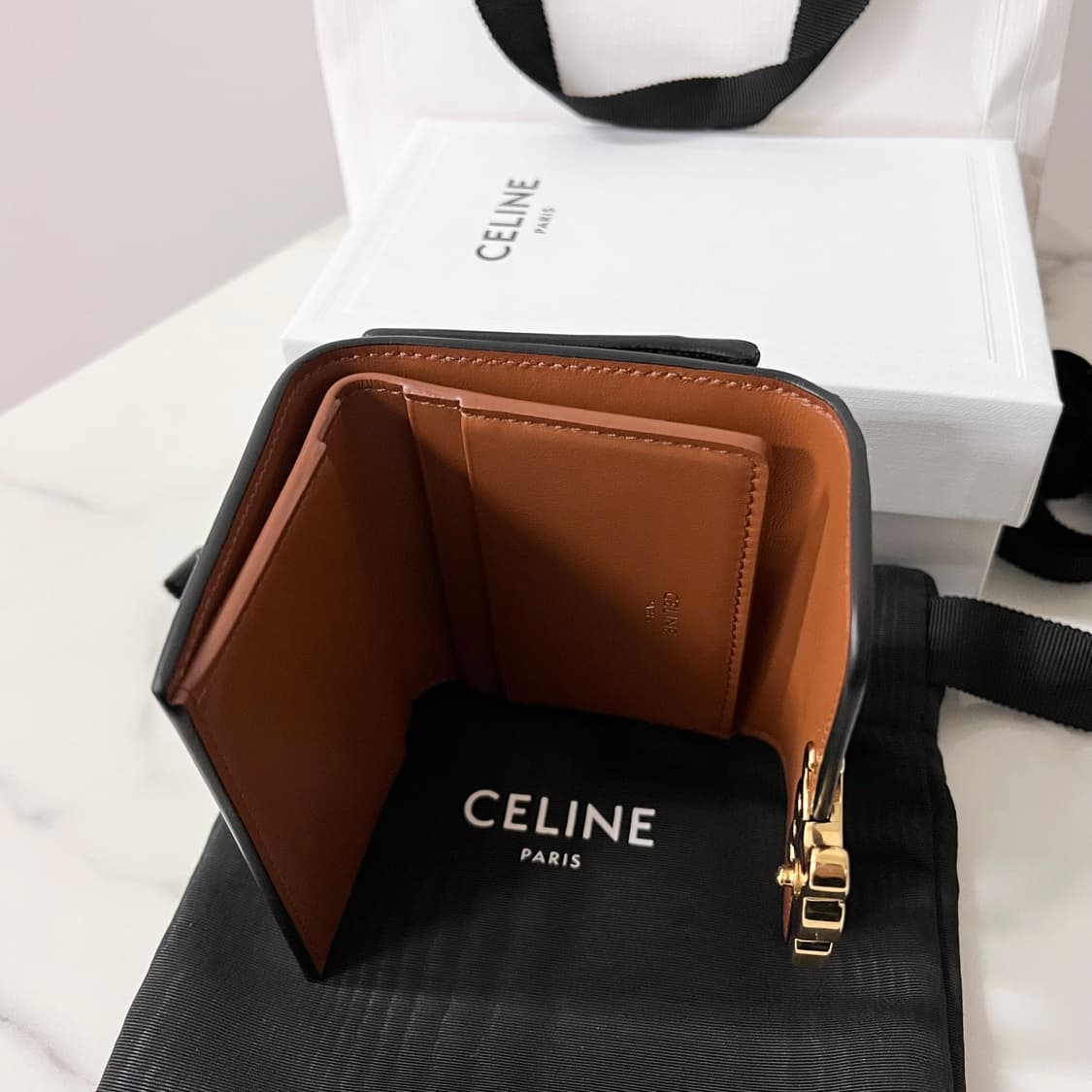 [S급/정품] 셀린느 트리옹프 여성 플랩 반지갑 상품이미지4