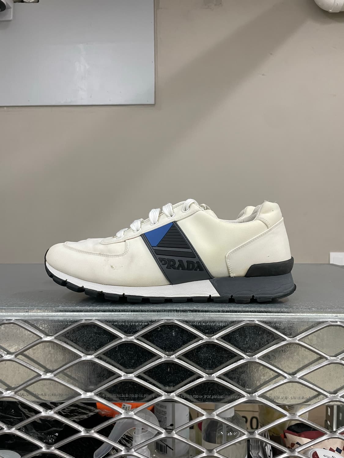 프라다 나일론 로우탑 화이트 265 상품이미지1