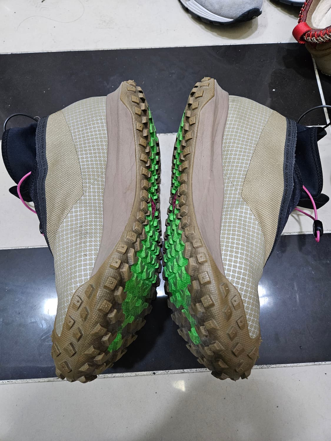 나이키 ACG 마운틴 플라이 고어텍스 270사이즈 상품이미지2