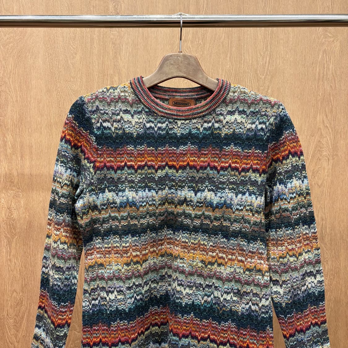  미쏘니 스포츠 니트 웨이브 패턴 미니멀 리브 마감 디테일 레인보우 상품이미지4