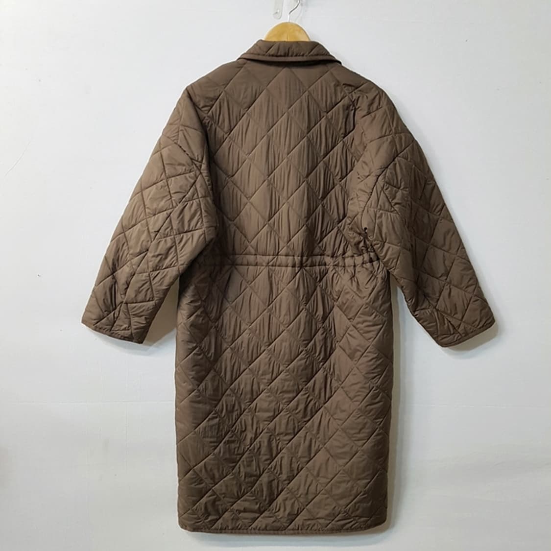 유니클로 C 퀼팅 패딩 롱 코트 모카 상품이미지4