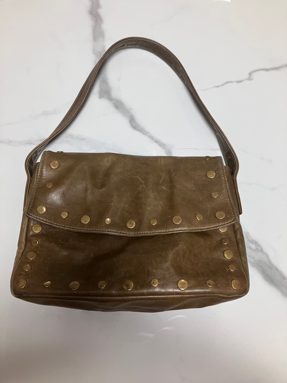 KOOBA 올리브 그린 가죽 스터드 숄더백 상품이미지1
