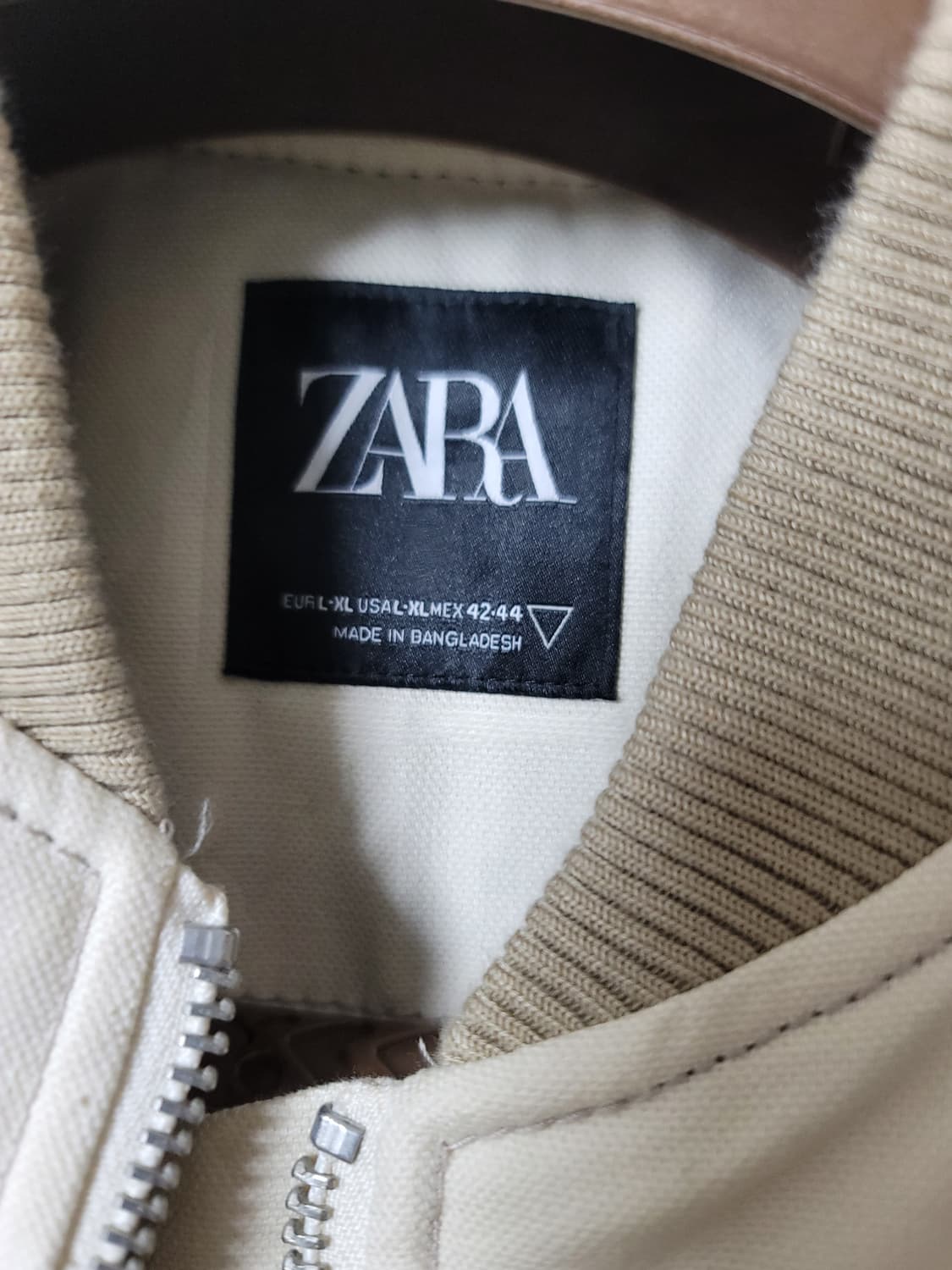 자라 워크자켓 l~xl사이즈 105정 

남성105

 상품이미지4