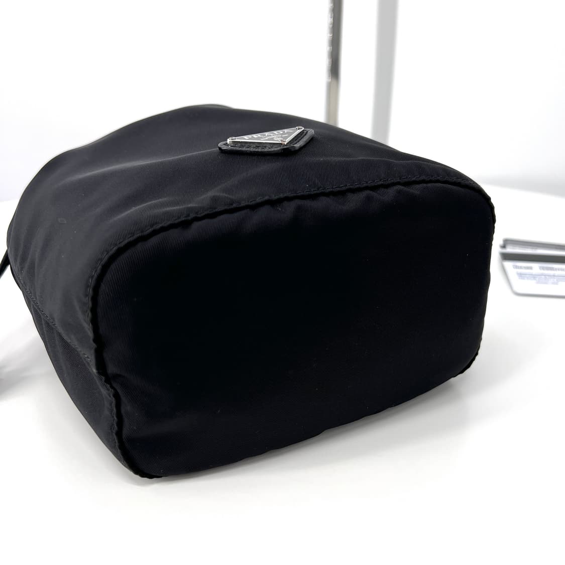 프라다 삼각로고 나일론 버킷 파우치 블랙 (1NA369) 상품이미지8