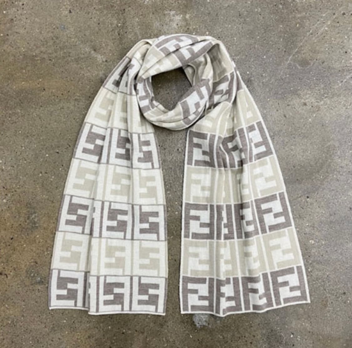 펜디 주카 머플러 상품이미지1