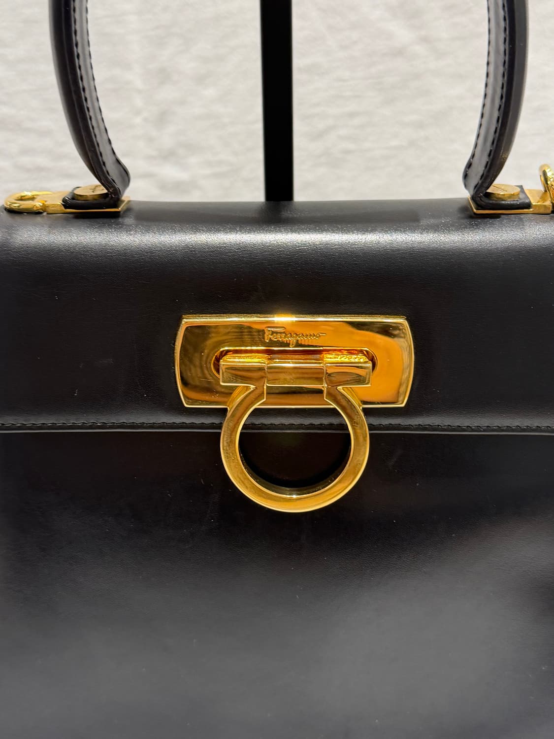 정품 페라가모 켈리백 핸드백 토트백스몰 블랙 상품이미지5