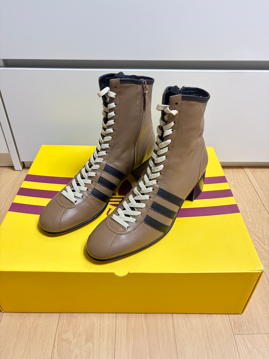 구찌 x 아디다스 레이스업 부츠 브라운 8+ 상품이미지1