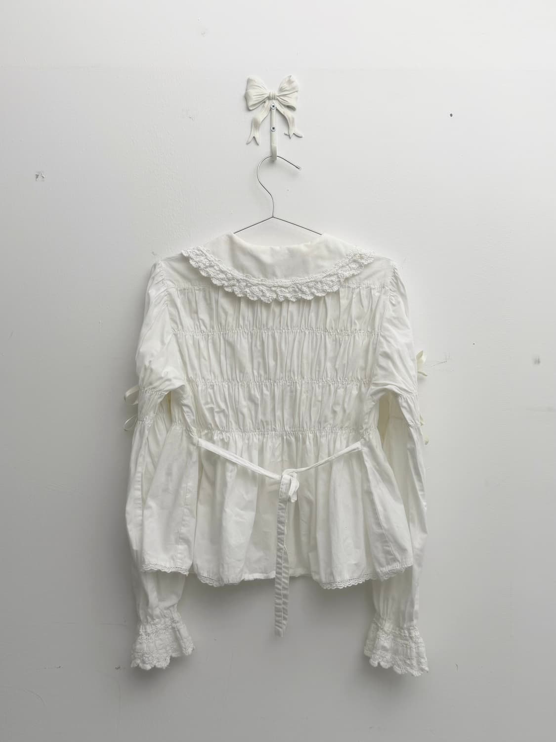 화이트 프릴 디테일 블라우스 상품이미지4