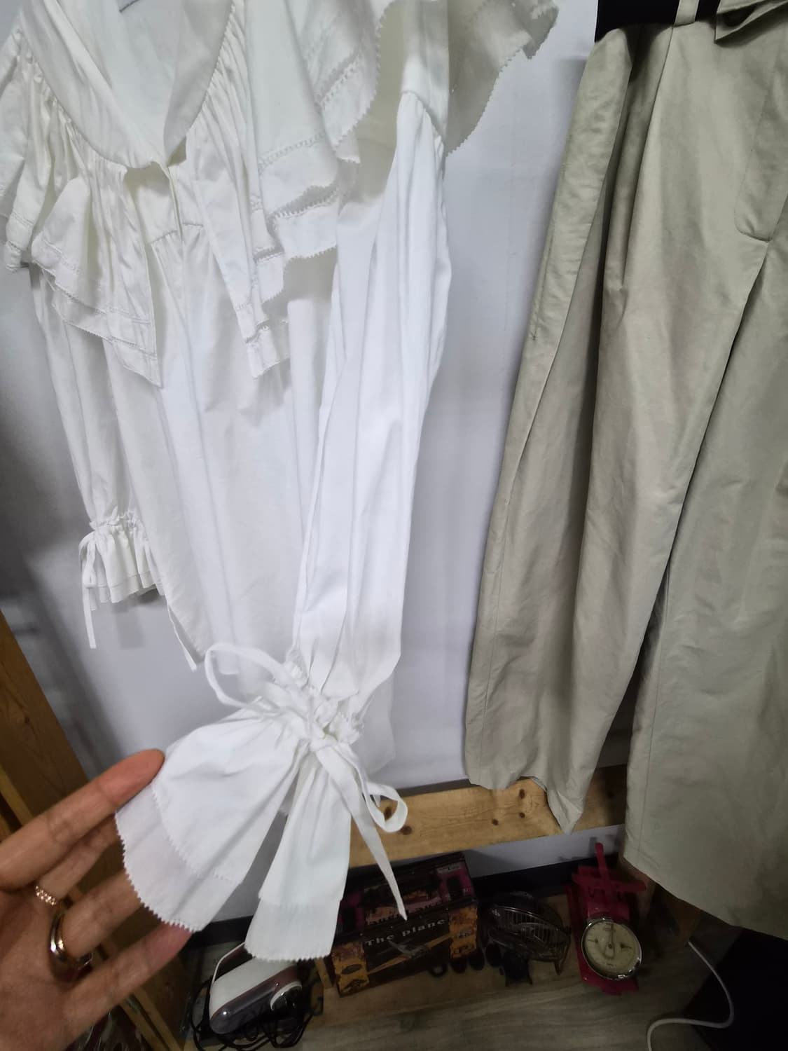 쟈니헤잇재즈 프릴 블라우스. jsnewyork 커브드벨트 팬츠 상품이미지4