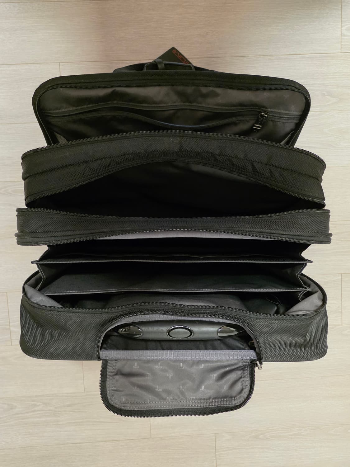 TUMI(투미) 알파 디럭스 2휠 브리프케리어 (품번: 26104D4)
 상품이미지6