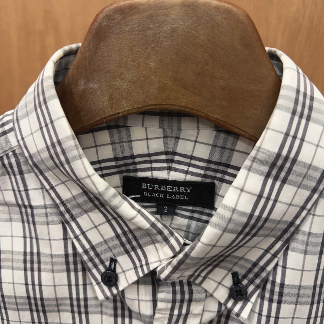 버버리 블랙 라벨 코튼 체크 셔츠 더블 포켓 로고 자수 디테일 화이트 상품이미지7
