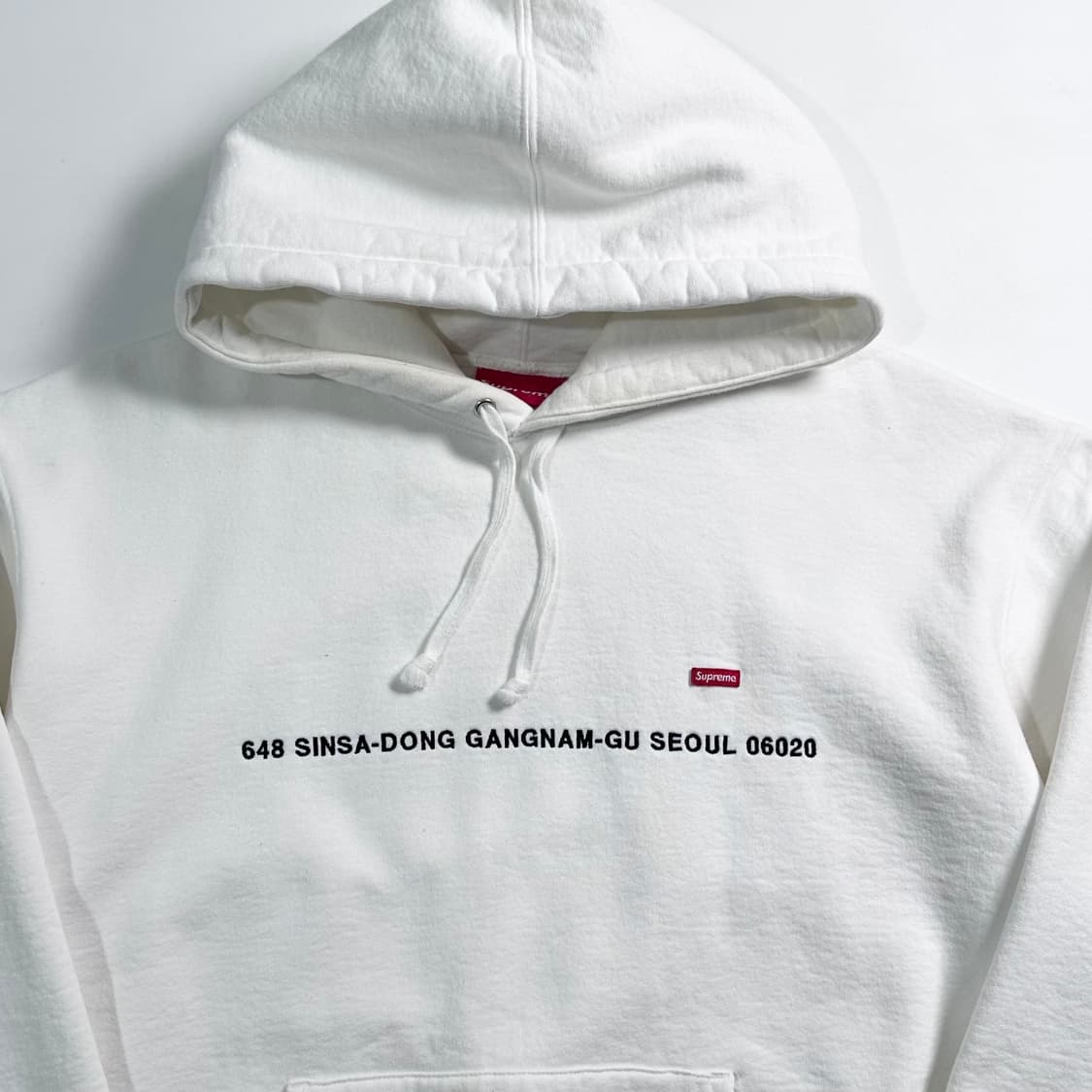 슈프림 스몰박스 로케이션 화이트 후드티 상품이미지2
