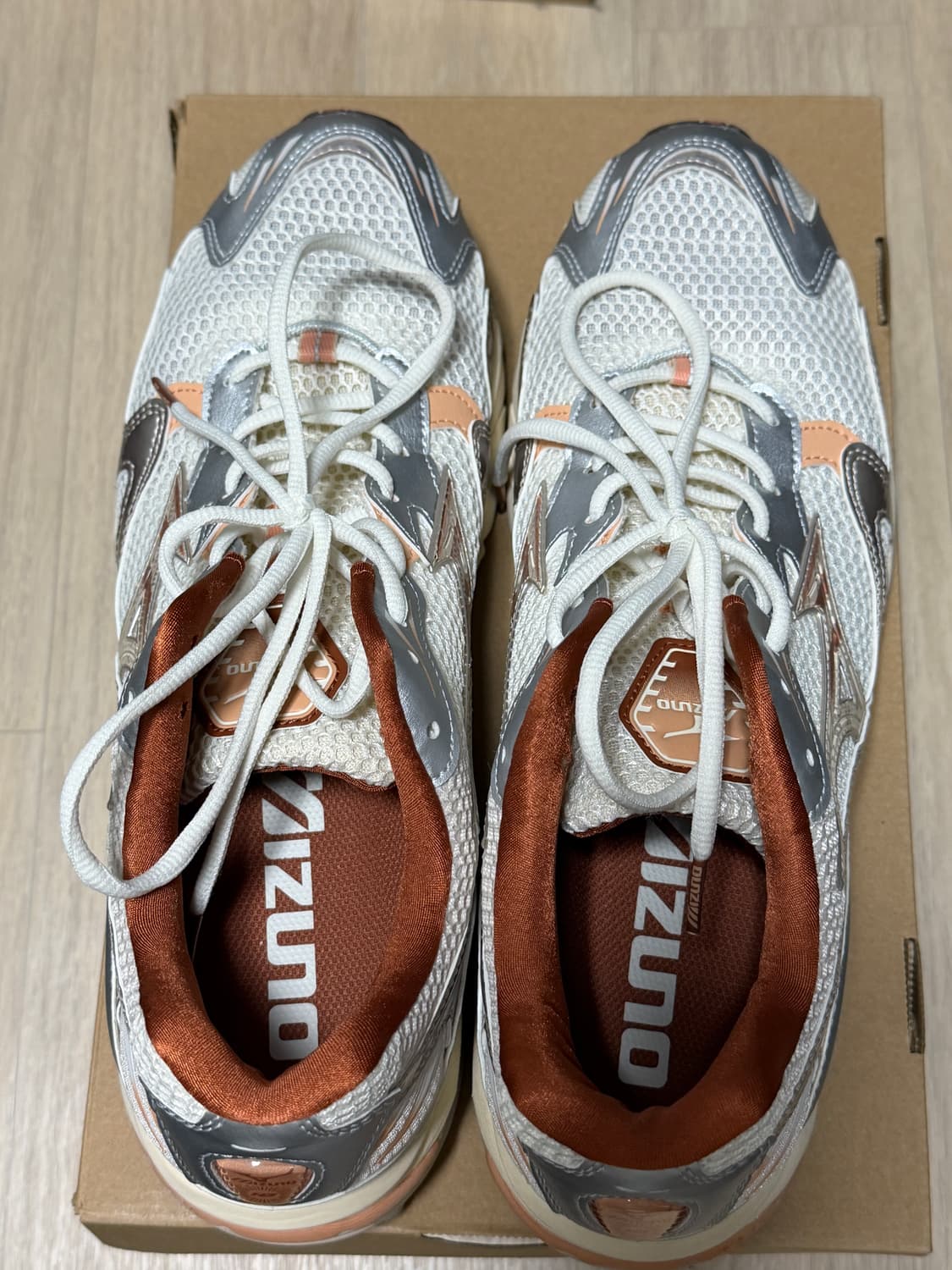 미즈노 웨이브 라이더 10 쉬프팅 샌드 스노우 화이트 상품이미지3