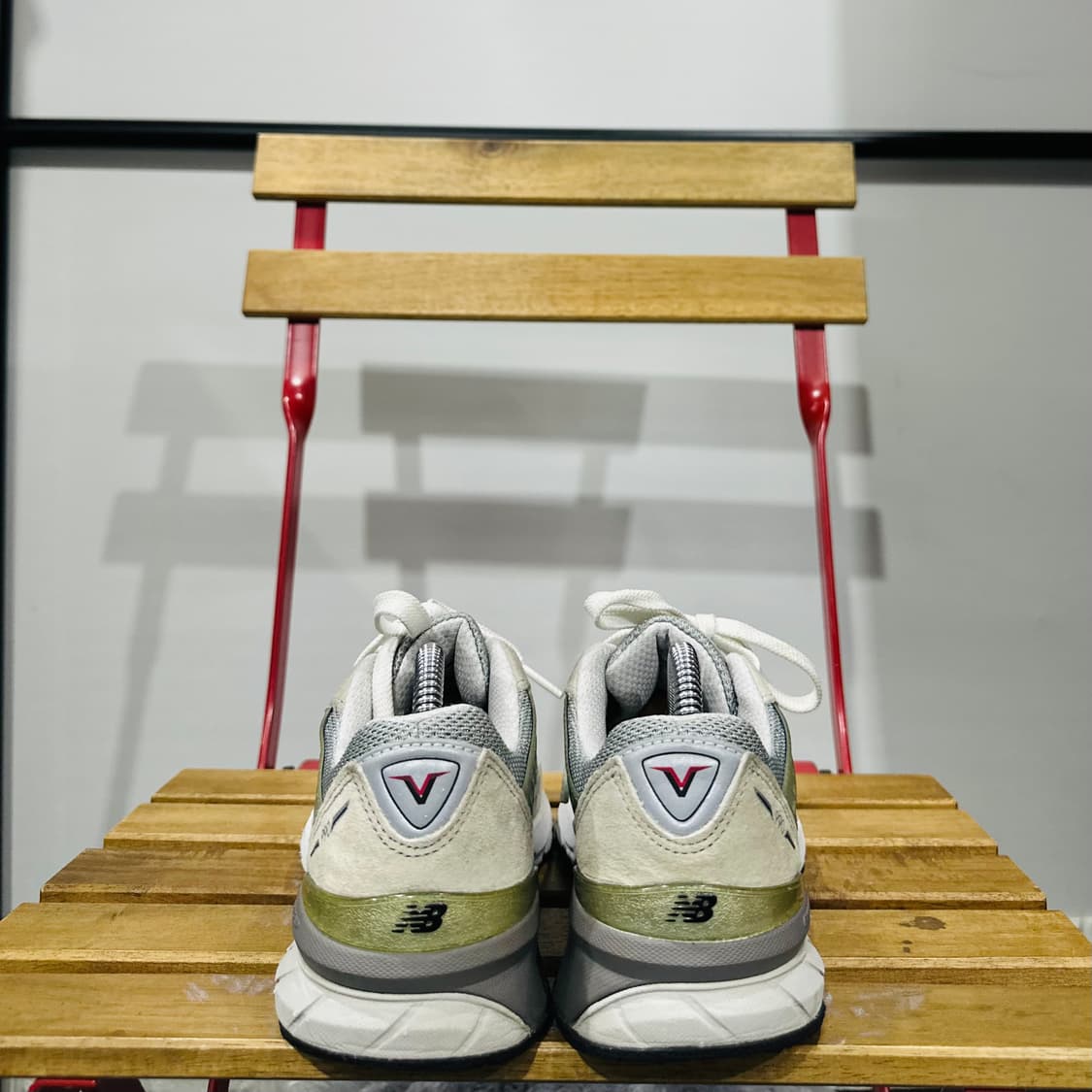 235) 뉴발란스 운동화 여성 여자 신발 990v5 그레이 상품이미지4
