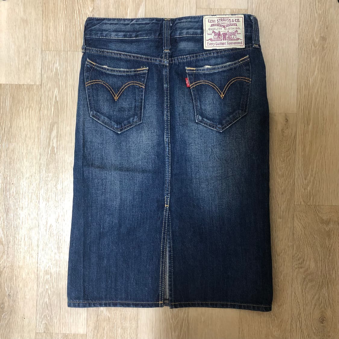 리바이스 뒷트임 미디 청치마 상품이미지2