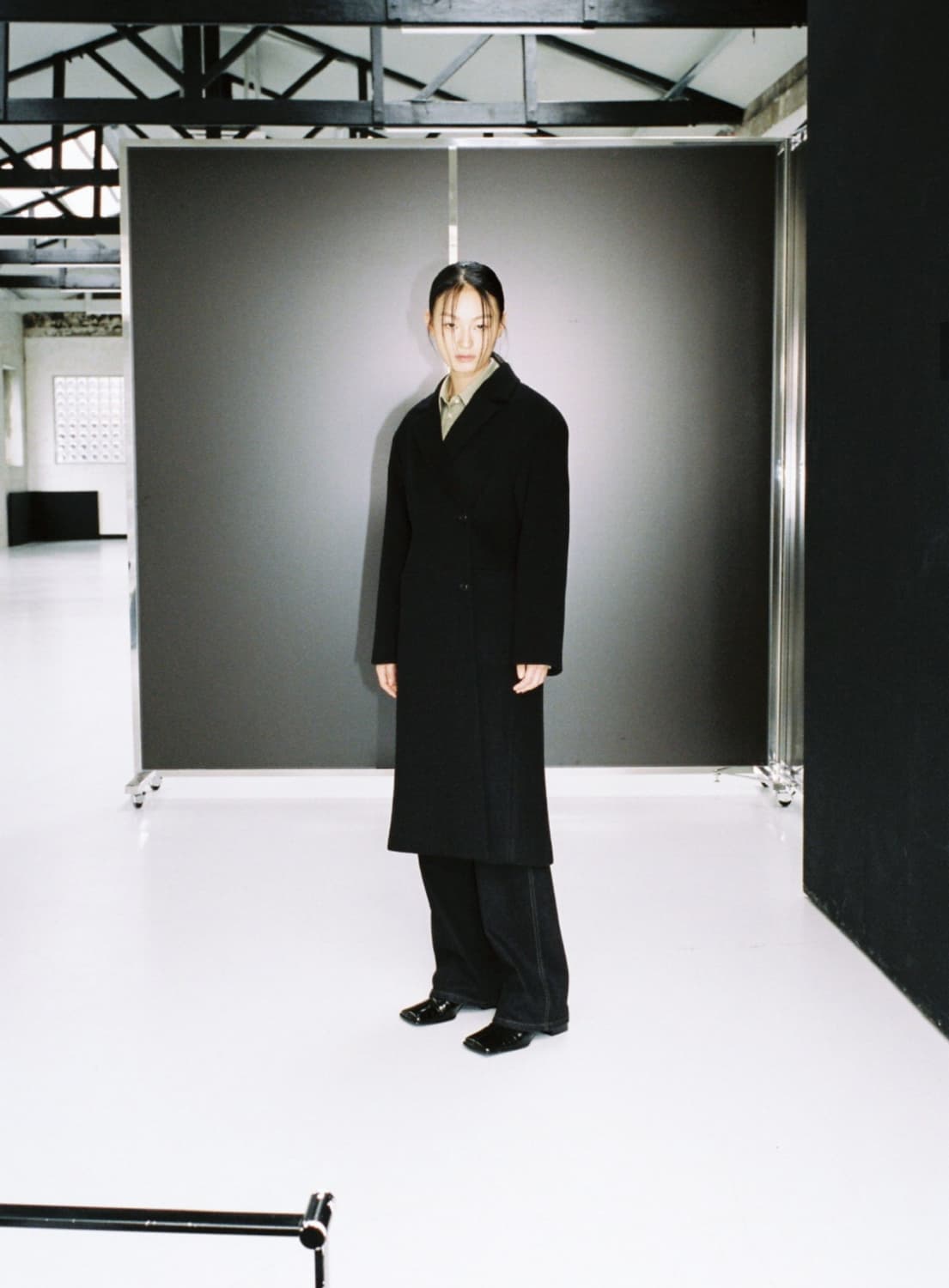 인사일런스 우먼 더블 브레스티드 캐시미어 피티드 코트 블랙 (M) 상품이미지2