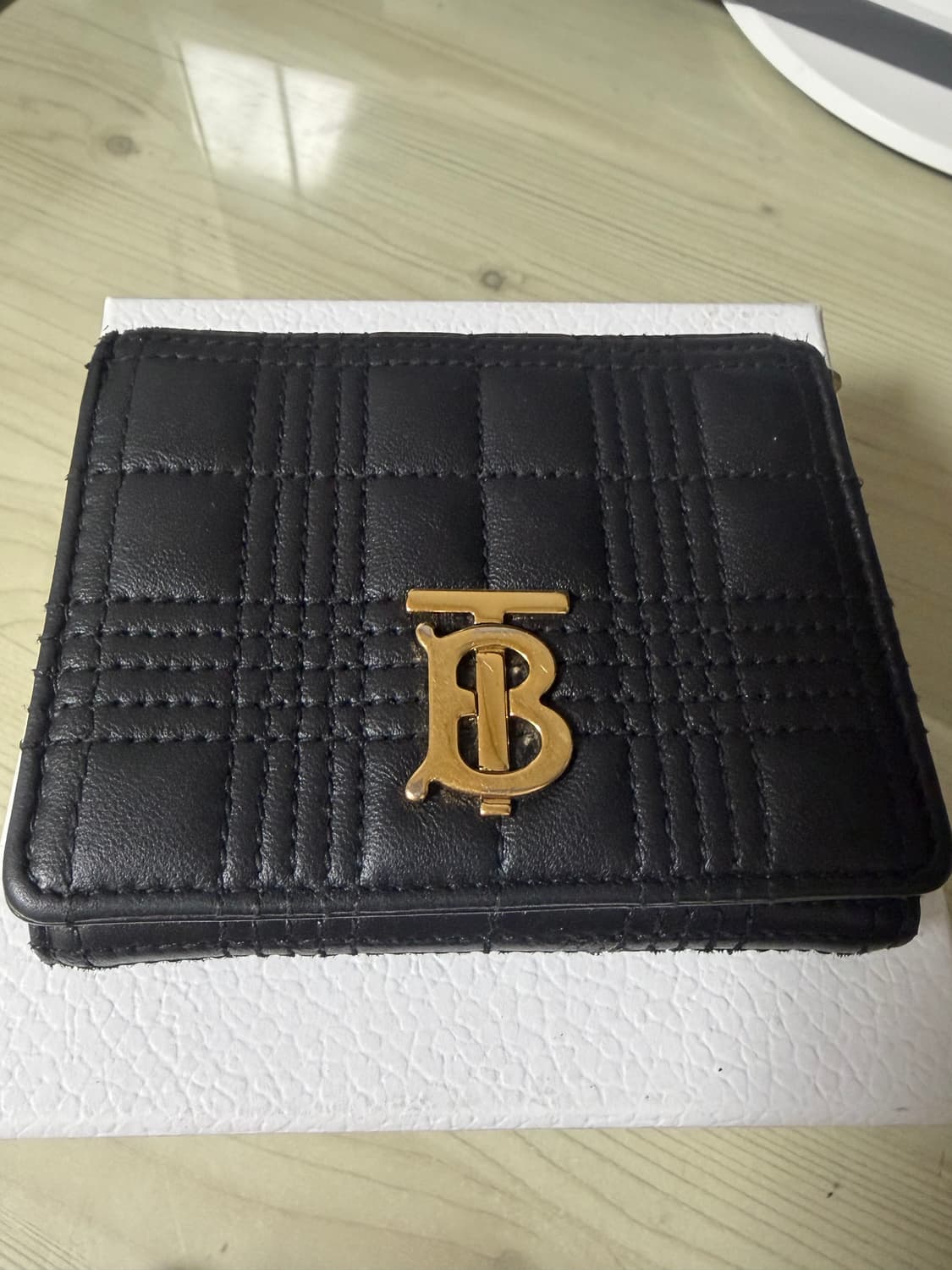 버버리 퀄티드 레더 스몰 롤라 폴딩 지갑 블랙 라이트 골드 상품이미지1