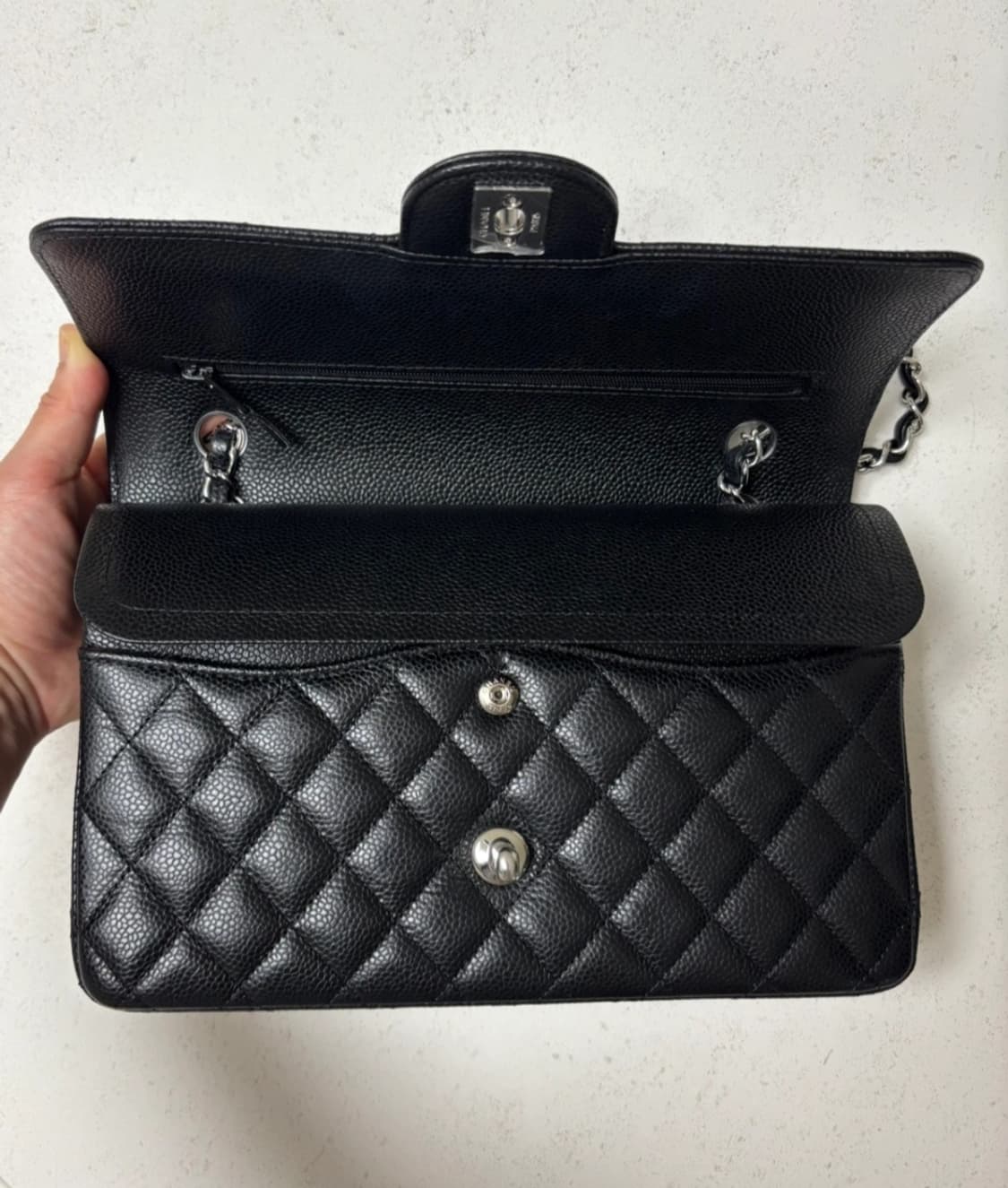 (정품)샤넬 클래식 캐비어 미듐 은장 가방 상품이미지9