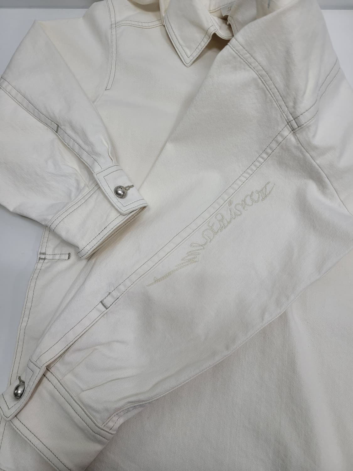 TIME 한섬 타임 데님 풀오버 셔츠 / 여 82 아이보리
 상품이미지4