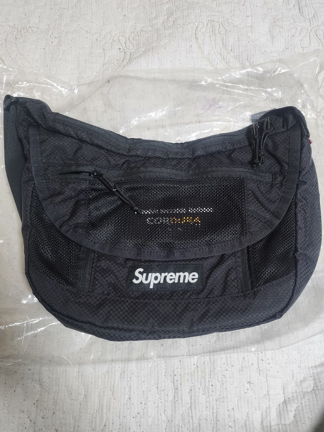 슈프림 스몰 메신저백 블랙 - 22SS 상품이미지1