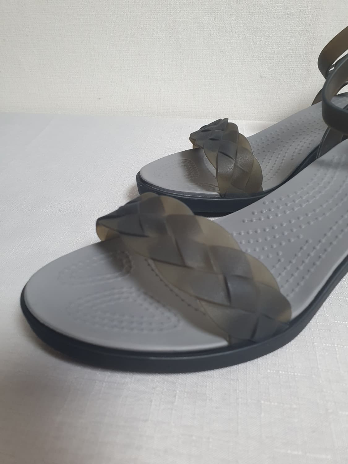 240mm 크록스 이자벨라 블록힐 샌들 클리어 블랙 상품이미지5