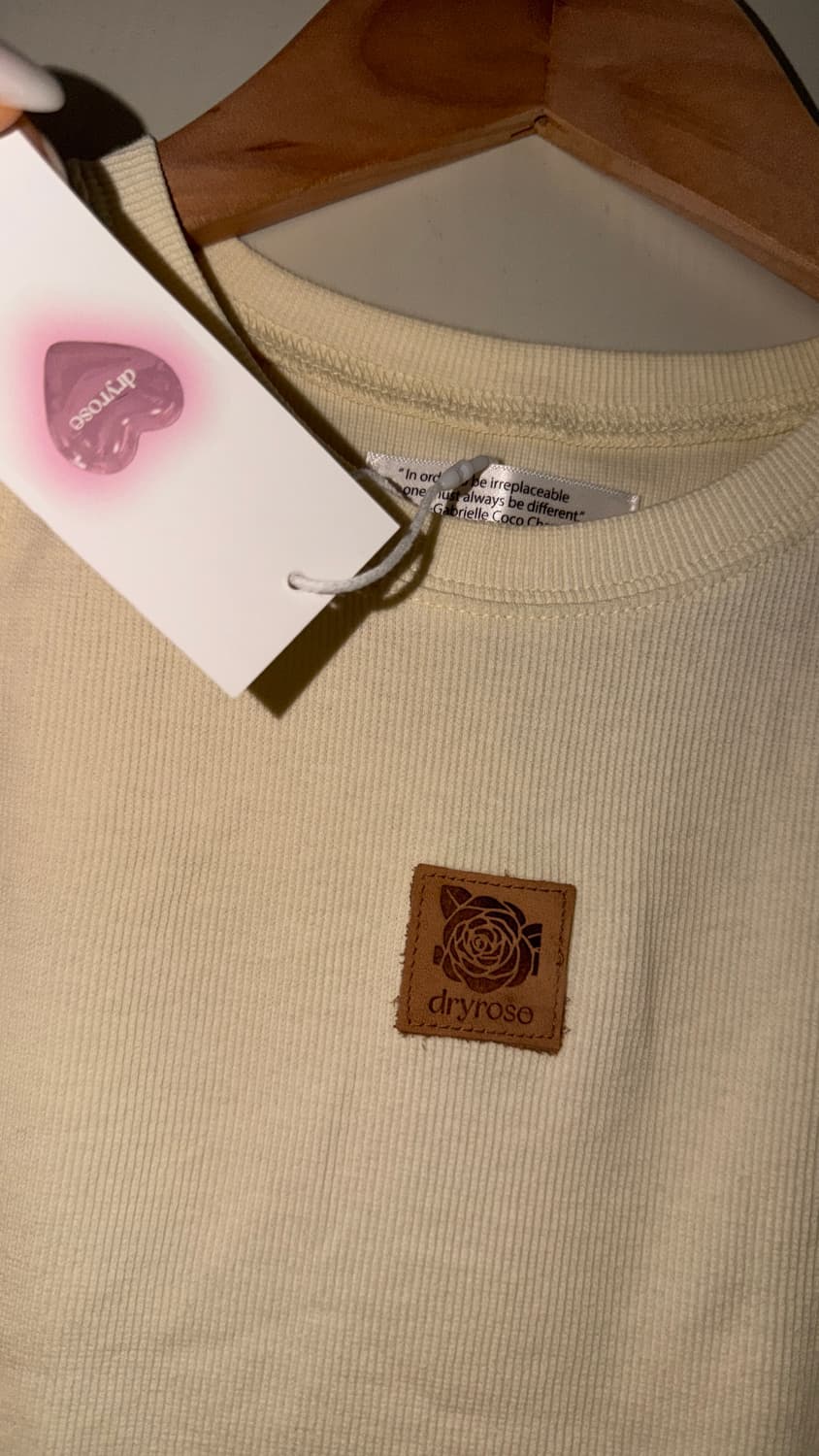 드라이로즈 터널 로고 슬리브리스 버터크림 옐로우레더와펜셔링스트랩홀터나시롤 상품이미지10