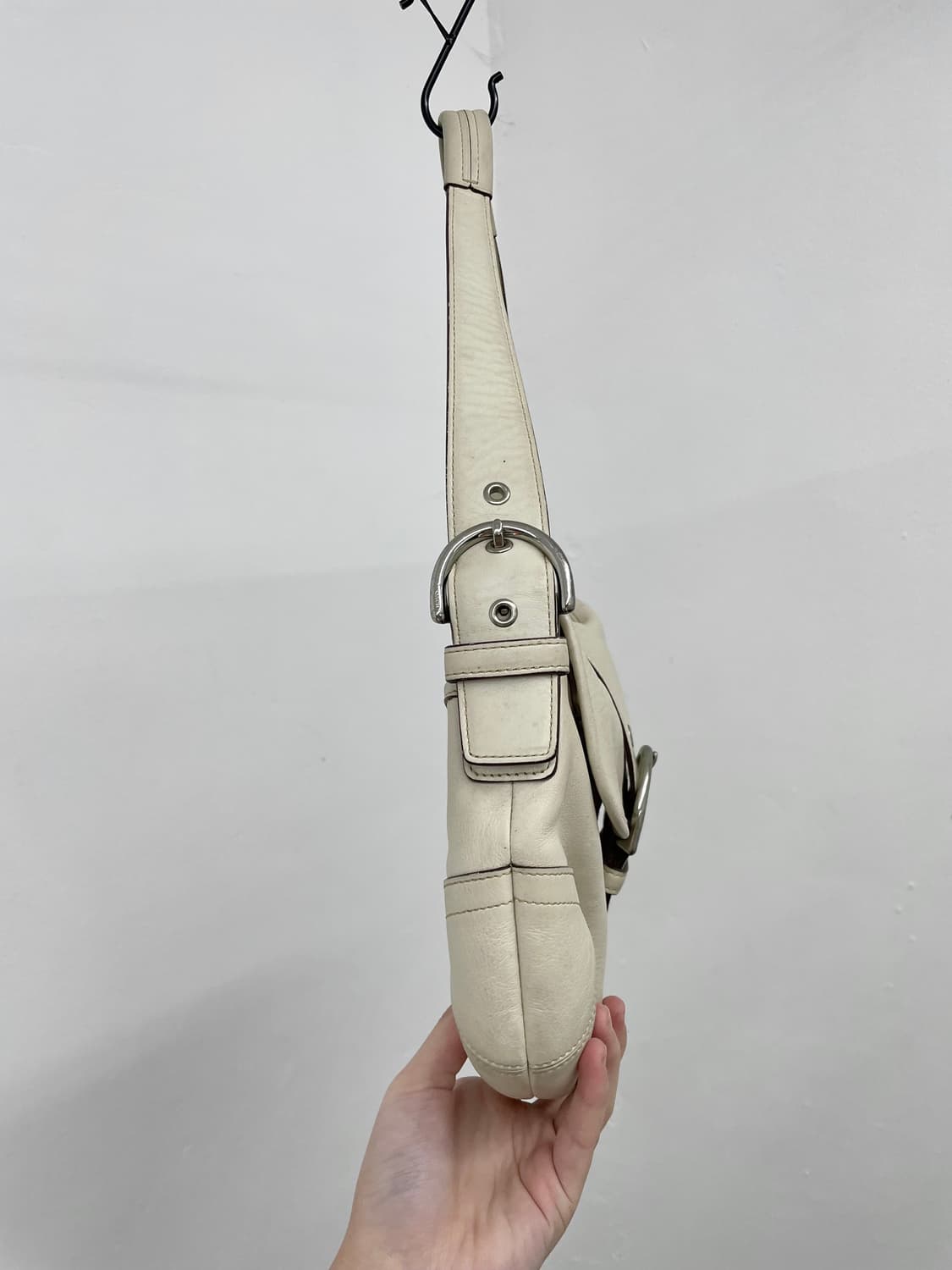 아이보리 코치 버클 숄더백 상품이미지6