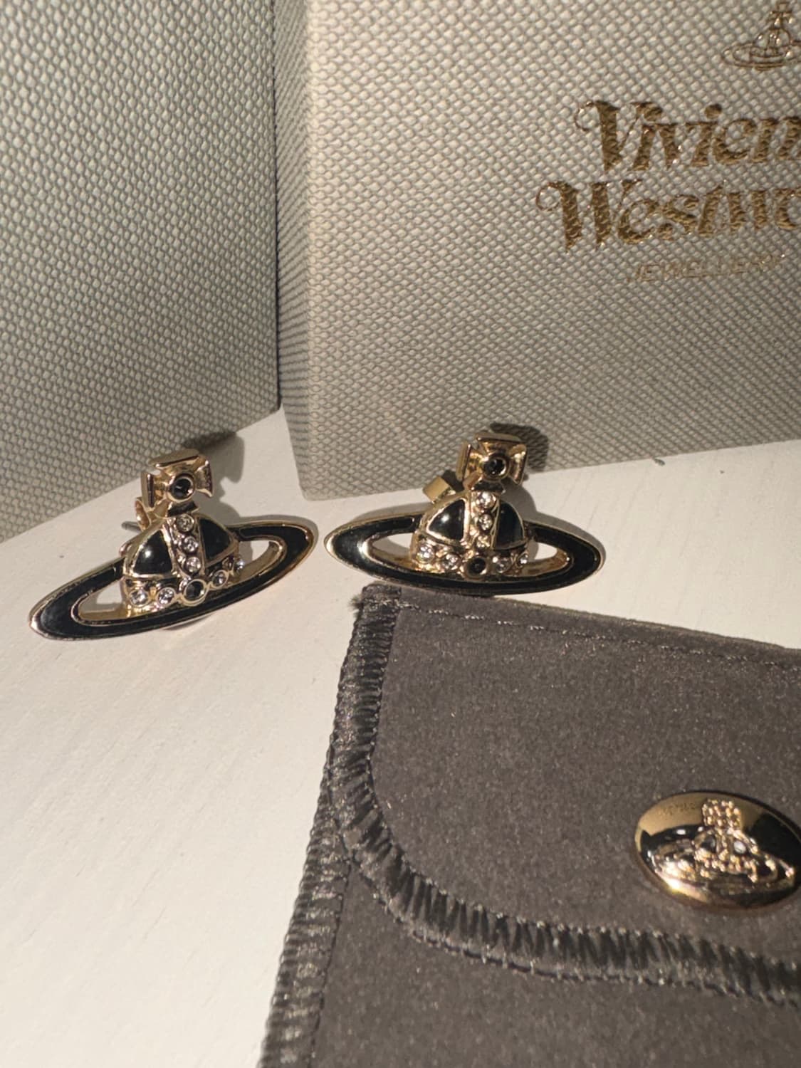 비비안웨스트우드 orb 블랙,골드 귀걸이 상품이미지1