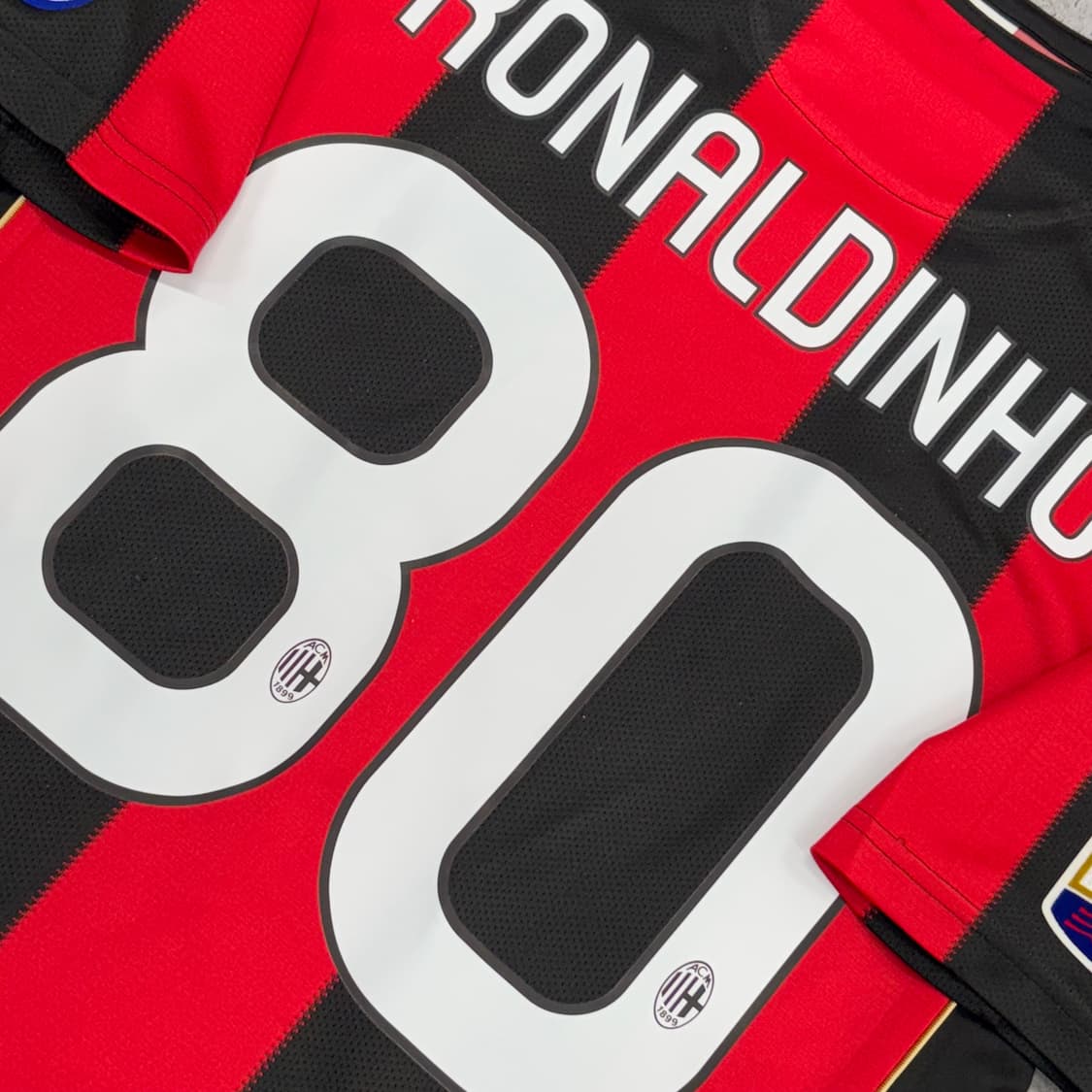 아디다스 10 11 AC밀란 홈 호나우지뉴 유니폼 상품이미지3