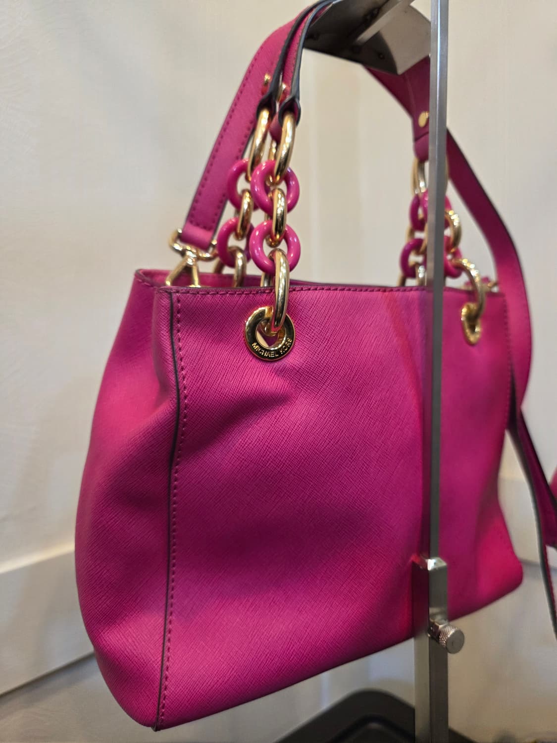 마이클코어스 신시아  스몰 푸시아 사첼백 상품이미지6