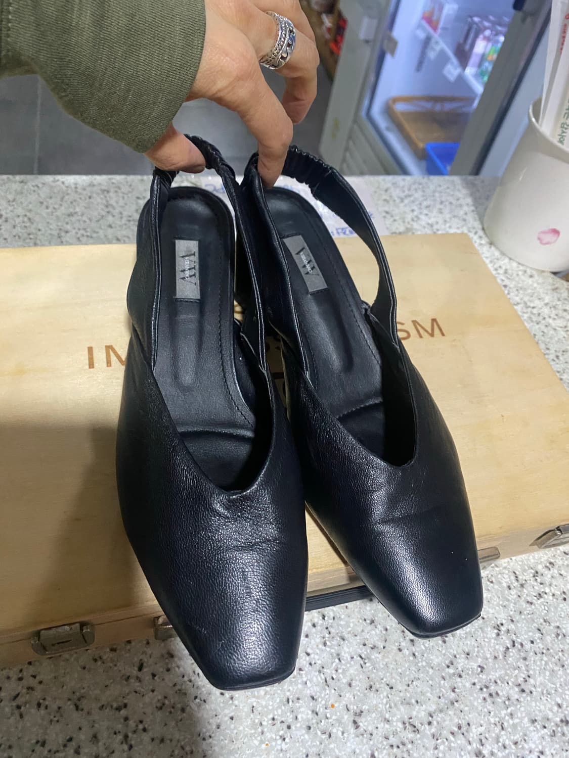 베라왕 블랙 가죽 슬링백 245mm 상품이미지2