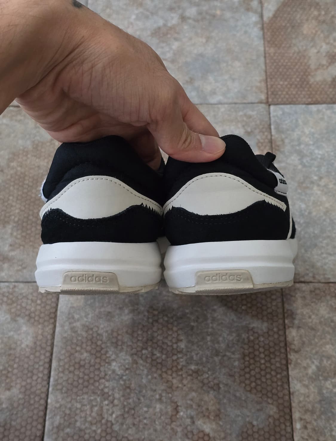 (240)아디다스 레트로 런 코어 블랙 상품이미지7