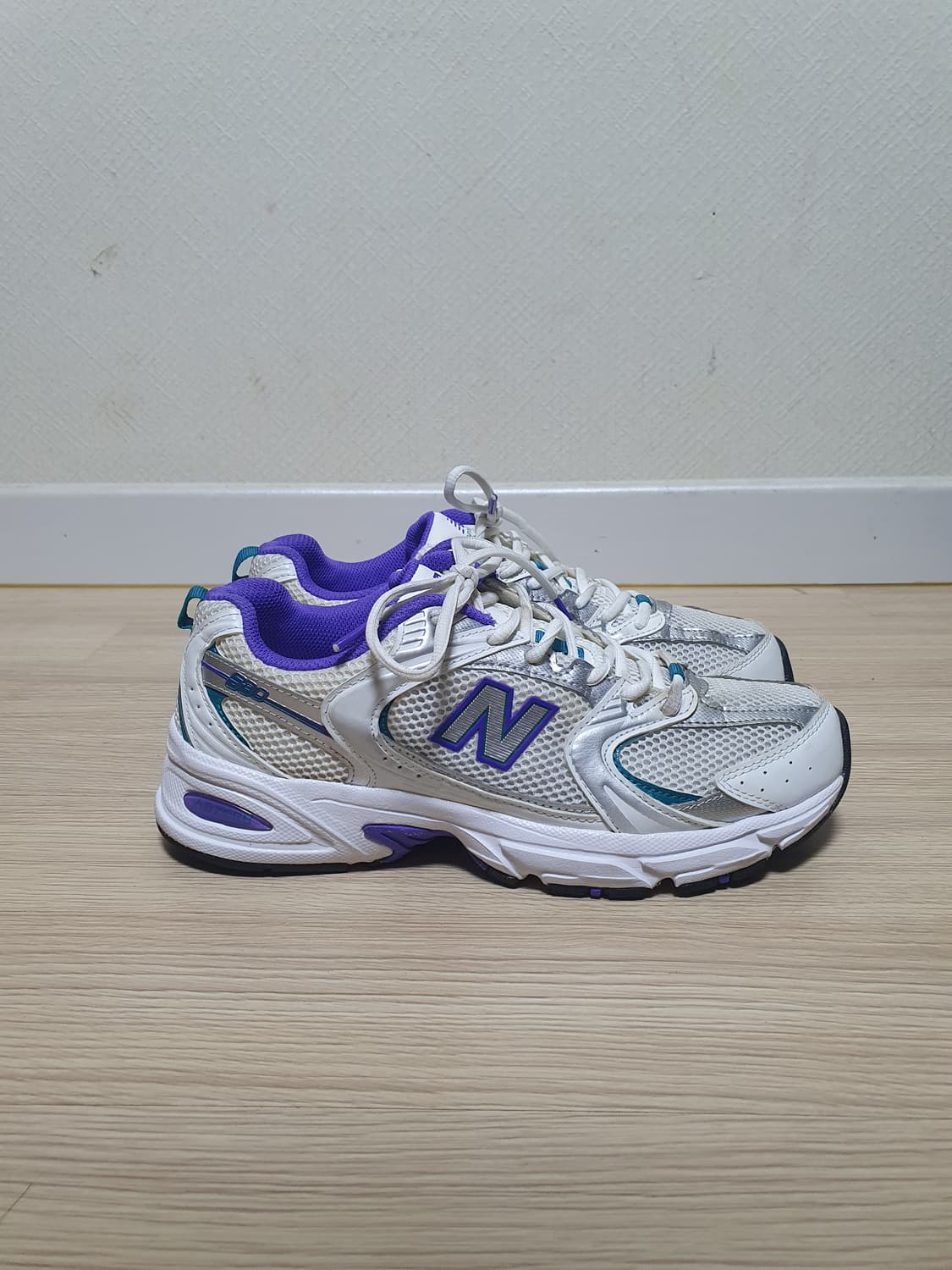 뉴발란스 530 화이트/퍼플 운동화 260 상품이미지1