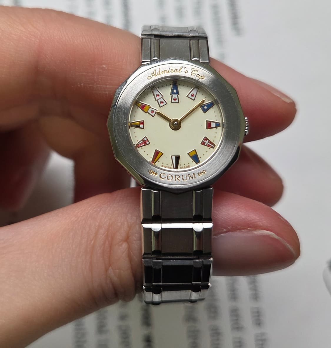 코럼(CORUM) 어드미럴스 컵 만국기 요구르트판 여성용 쿼츠 브레이슬릿 상품이미지3